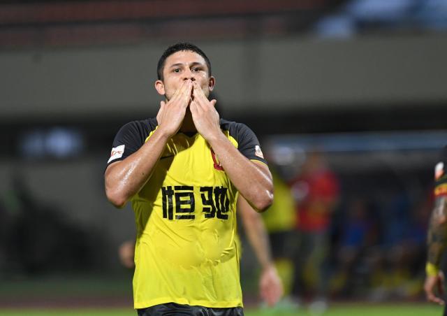 乐鱼体育-艾克森帽子戏法继续刷新纪录 13战11球国足靠他了