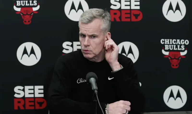 乐鱼app-多诺万采访全文：很满意球员的职业态度，布泽利斯进步迅速